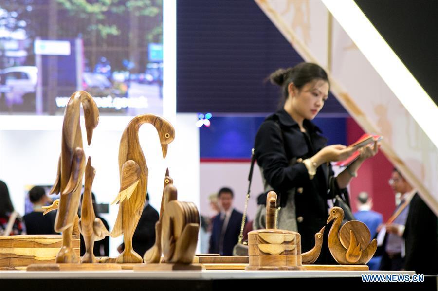 People visit the Egypt pavilion during the first China International Import Expo (CIIE) in Shanghai, east China, Nov. 5, 2018. A total of 82 countries and three international organizations showcased their achievements in economic and trade development as well as competitive products at 71 booths in the Country Pavilion for Trade and Investment at the CIIE. (Xinhua/Li Jing)