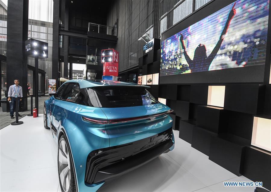 A smart automobile is displayed at the Light of Internet Expo of the fifth World Internet Conference in Wuzhen Township of Tongxiang, east China\'s Zhejiang Province, Nov. 6, 2018. Opening here on Tuesday, the exposition focuses on the world\'s most recent internet development trends and cutting-edge technologies, showing the latest internet technologies, achievements, products and applications of more than 430 enterprises and institutions from home and abroad. (Xinhua/Xu Yu)