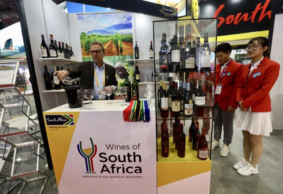 South Africa

South Africa has been China\'s largest trading partner in Africa for eight consecutive years, and China has been South Africa\'s largest trading partner for nine years. (Photo/China Daily)

The country is rich in mineral resources and is ranked among the top five in the world.

Mining, manufacturing and agriculture are the three pillars of the country\'s economy. Apart from diamonds and platinum, South Africa\'s fruits, wines and wool are world-famous thanks to its unique geographical location and climate.

This year marks the 20th anniversary of the establishment of diplomatic relations between China and South Africa.

The bilateral trade volume between the two nations reached $39.17 billion in 2017, an increase of 11.7 percent year on year, setting a record high.