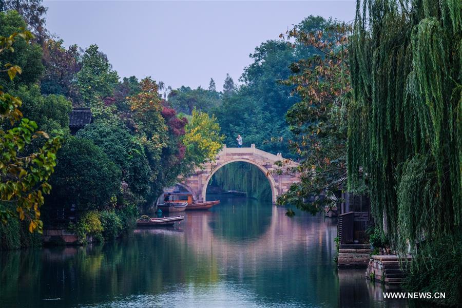 Photo taken on Nov. 6, 2018 shows the scenery of Wuzhen, east China\'s Zhejiang Province. The fifth World Internet Conference (WIC) is scheduled to run from November 7-9 in the river town of Wuzhen. (Xinhua/Xu Yu)