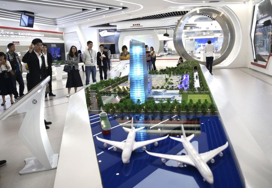 Visitors observe smart products of Zhenshi Holding Group at a showroom in Jiaxing city\'s Tongxiang, Zhejiang Province. (Photo/China Daily)
The internet has helped shape Wuzhen in more ways than one
The World Internet Conference has brought a significant face-lift to lives of people and businesses in Zhejiang Province\'s Jiaxing, where Wuzhen is located.
Since it was chosen as the permanent site for hosting the WIC in 2014, over the past five years, the once small tourist town has emerged as a sparkling pearl and a new landmark in the map of China\'s digital economy.