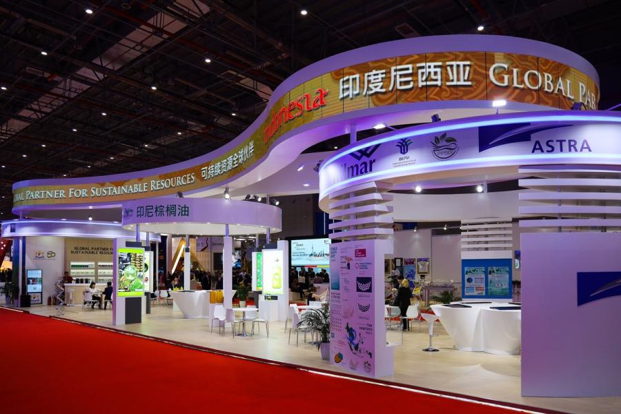 Indonesia

Bilateral economic and trade cooperation between China and Indonesia, the largest economy in the Association of Southeast Asian Nations, has developed smoothly in recent years, and China has been Indonesia\'s largest trading partner for seven consecutive years. (Photo/Xinhua)

In 2017, bilateral trade between the two countries reached $63.3 billion, a year-on-year increase of 18.3 percent. China\'s exports to Indonesia amounted to $34.77 billion, and China\'s import value from the country was $28.55 billion.

Indonesia is also an important participant in the Belt and Road Initiative. Since the two countries reached an agreement on the 142-km-long Jakarta-Bandung high-speed railway, the first such railway in Indonesia and China\'s first overseas high-speed rail project, China\'s investment in Indonesia has more than doubled.

Altogether 32 companies from Indonesia participate in the CIIE. The country\'s trade authority said they exhibit various export commodities, such as bird\'s nest, palm oil and motor vehicles, and hoped to highlight some products, such as coffee, which have the potential to enter the Chinese market on a large scale.