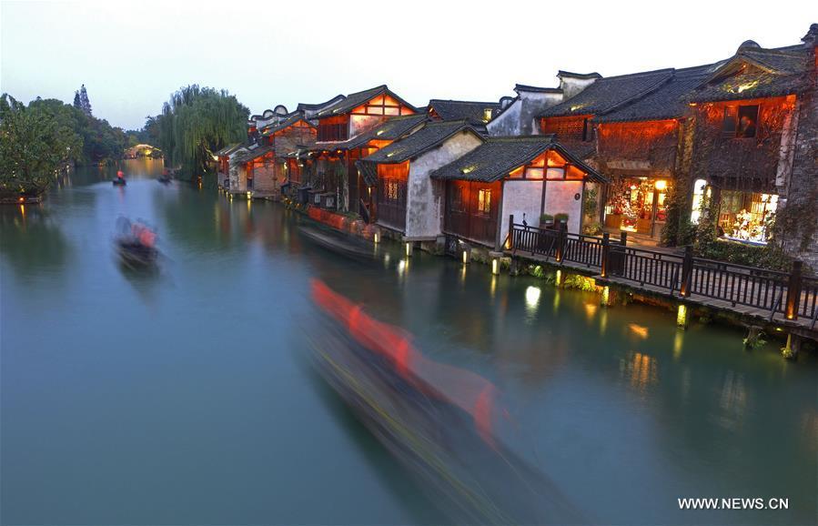 Photo taken on Nov. 6, 2018 shows the scenery of Wuzhen, east China\'s Zhejiang Province. The fifth World Internet Conference (WIC) is scheduled to run from November 7-9 in the river town of Wuzhen. (Xinhua/Cai Yang)