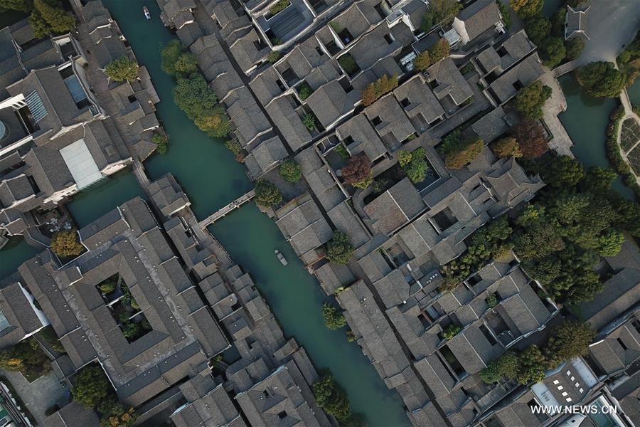 Aerial photo taken on Oct. 31, 2018 shows the scenery of Xizha scenic spot within Wuzhen, east China\'s Zhejiang Province. The fifth World Internet Conference (WIC) is scheduled to run from November 7-9 in the river town of Wuzhen. (Xinhua/Huang Zongzhi)