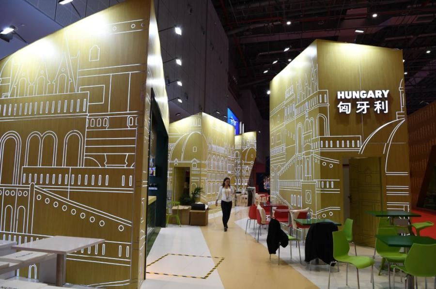 Hungary

In 2017, the bilateral trade volume between China and Hungary reached $10.13 billion, a year-on-year increase of 14.1 percent. (Photo/Xinhua)

The bilateral trade volume reached a record high and it marked the first year that the figure exceeded $10 billion.

Hungary is China\'s third-largest trading partner in Central and Eastern Europe, and China is also the country\'s largest trading partner outside the European Union.

Since 1984, China and Hungary have signed 22 economic and trade agreements, and Hungary is the first European country to sign a cooperation document with China regarding the Belt and Road Initiative.

China-Hungary bilateral trade is dominated by high value-added electromechanical and high-tech products, including motors, electrical equipment, machinery, vehicles, as well as optical, photographic and medical equipment.

Hungary is the only \