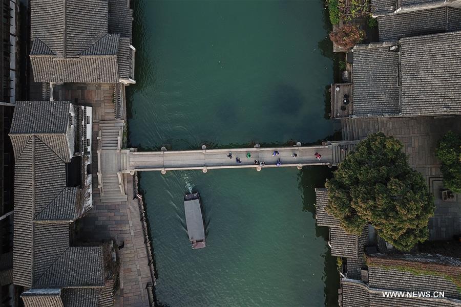 Aerial photo taken on Oct. 31, 2018 shows the scenery of Xizha scenic spot within Wuzhen, east China\'s Zhejiang Province. The fifth World Internet Conference (WIC) is scheduled to run from November 7-9 in the river town of Wuzhen. (Xinhua/Huang Zongzhi)