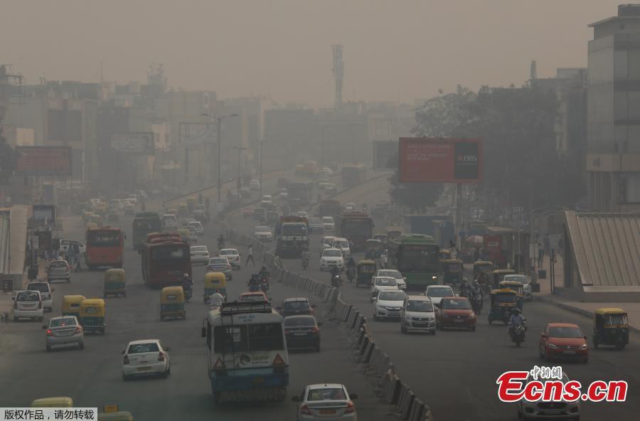 Vehicles drive through smog in New Delhi, India, November 8, 2018.  (Photo/Agencies)