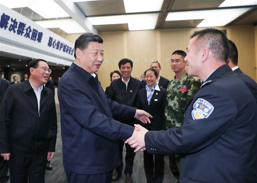 Chinese President Xi Jinping, also general secretary of the Communist Party of China Central Committee and chairman of the Central Military Commission, shakes hands with staff members at the urban management center in Pudong New Area of east China\'s Shanghai, Nov. 6, 2018. Xi Jinping made a two-day inspection in Shanghai, which ended on Wednesday. (Xinhua/Xie Huanchi)