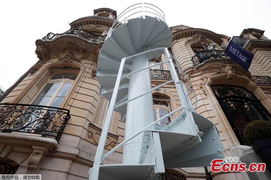 A portion of the original staircase of the Eiffel Tower constructed by Gustave Eiffel in 1889 is displayed during a press preview ahead of its upcoming auction organized by Artcurial in Paris, France, November 8, 2018. (Photo /Agencies)