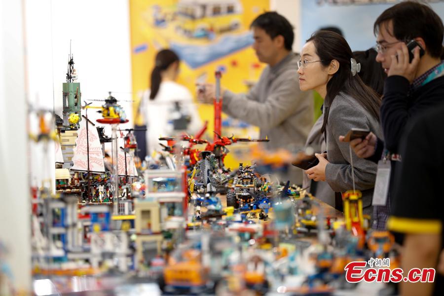 Visitors are attracted by toys developed by LEGO Group at the first China International Import Expo in Shanghai, Nov. 8, 2018. (Photo: China News Service/ Du Yang)