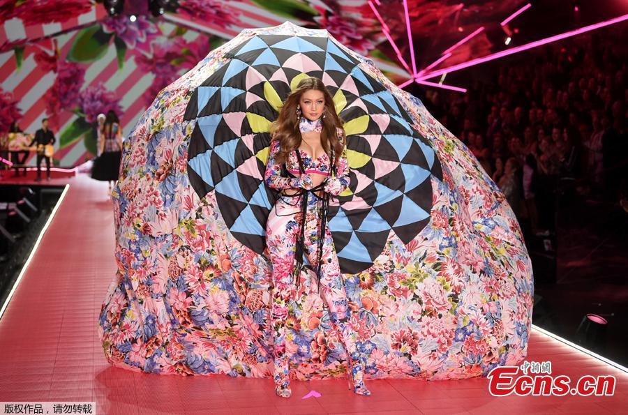 Gigi Hadid walks the runway during the 2018 Victoria\'s Secret Fashion Show at Pier 94 on Thursday, Nov. 8, 2018, in New York. Every year, the Victoria\'s Secret show brings its famous models together for what is consistently a glittery catwalk extravaganza. It\'s the most-watched fashion event of the year (800 million tune in annually) with around $12 million spent on putting the spectacle together according to Harper\'s Bazaar. (Photo /Agencies)