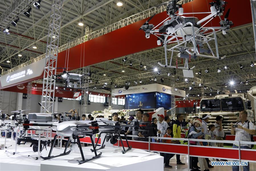 People visit the 12th China International Aviation and Aerospace Exhibition (Airshow China) in Zhuhai, south China\'s Guangdong Province, Nov. 10, 2018. Saturday marks the second of three public days of the Airshow China. (Xinhua/Liu Fang)