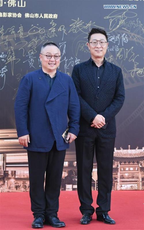 Actor Lin Yongjian (R) attends the red carpet ceremony of the 27th China Golden Rooster & Hundred Flowers Film Festival in Foshan, south China\'s Guangdong Province, Nov. 10, 2018. The red carpet ceremony of the 27th China Golden Rooster & Hundred Flowers Film Festival was held here on Saturday. (Xinhua/Deng Hua)