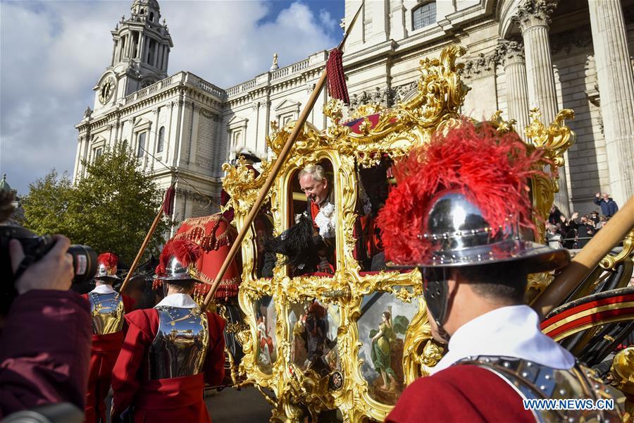 Peter Estlin, the 691st Lord Mayor of the City of London, waves to the crowd from the Gold State Coach during the Lord Mayor\'s Show outside St Paul\'s Cathedral in London, Britain, on Nov. 10, 2018. As the elected head of the City of London Corporation, Peter Estlin will serve as a global ambassador for the UK-based financial and professional services industry for a one-year term. (Xinhua/Stephen Chung)