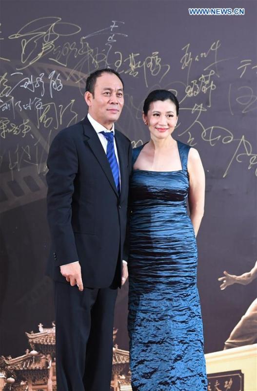Actor Zhang Guangbei attends the red carpet ceremony of the 27th China Golden Rooster & Hundred Flowers Film Festival in Foshan, south China\'s Guangdong Province, Nov. 10, 2018. The red carpet ceremony of the 27th China Golden Rooster & Hundred Flowers Film Festival was held here on Saturday. (Xinhua/Deng Hua)