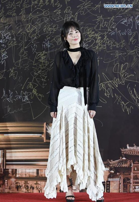 Actress Ma Sichun attends the red carpet ceremony of the 27th China Golden Rooster & Hundred Flowers Film Festival in Foshan, south China\'s Guangdong Province, Nov. 10, 2018. The red carpet ceremony of the 27th China Golden Rooster & Hundred Flowers Film Festival was held here on Saturday. (Xinhua/Deng Hua)