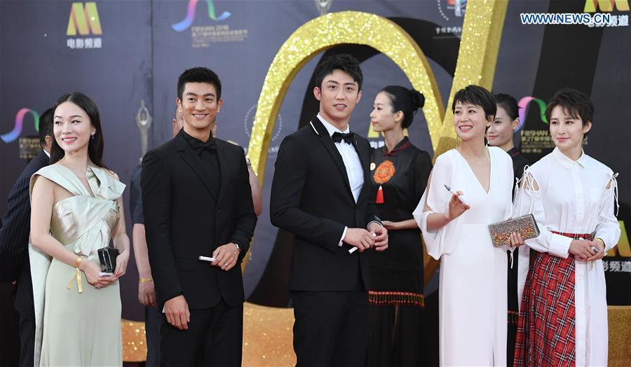 Actors Du Jiang (2nd L) and Huang Jingyu (C), along with actress Hai Qing(2nd R), attend the red carpet ceremony of the 27th China Golden Rooster & Hundred Flowers Film Festival in Foshan, south China\'s Guangdong Province, Nov. 10, 2018. The red carpet ceremony of the 27th China Golden Rooster & Hundred Flowers Film Festival was held here on Saturday. (Xinhua/Deng Hua)