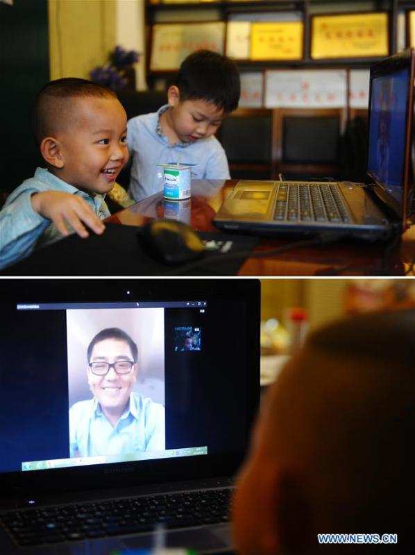 Combined photo shows Wang Yin (L upper) talking with his father Wang Yutao (lower) who is in Ecuador for electrical work via video chat system in Changchun, northeast China\'s Jilin Province, June 18, 2016. More than four decades of sound economic growth from 1978, the starting year of the reform and opening-up policy, has fundamentally lifted life quality of 1.3 billion Chinese, who are now able to enjoy the \