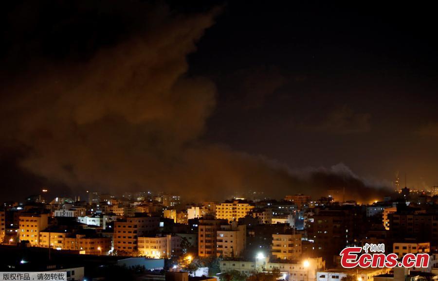 Smoke rises following an Israeli air strike on Hamas\'s television station, in Gaza City November 12, 2018. (Photo/Agencies)