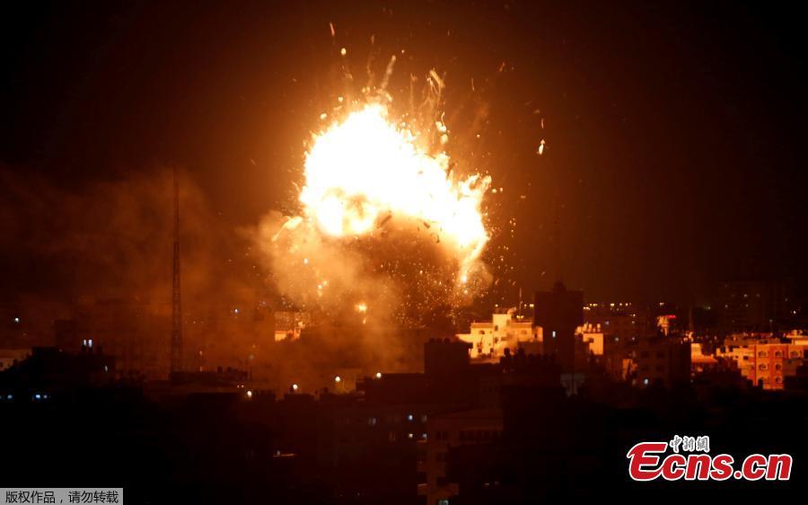 An explosion is seen during an Israeli air strike on Hamas\'s television station, in Gaza City November 12, 2018.(Photo/Agencies)