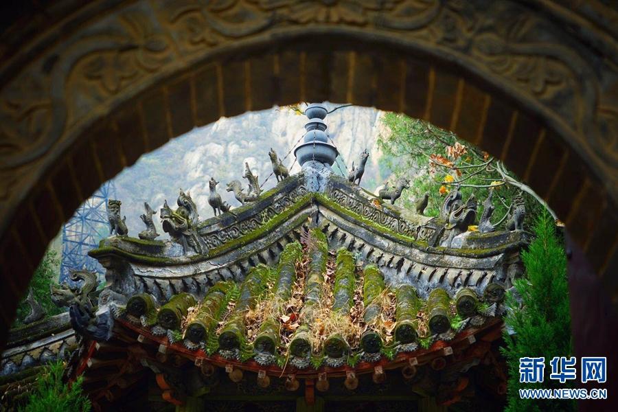 Autumn scenery around the Shaolin Temple, Songshan Mountain, Henan Province, November 11, 2018. (Photo/Xinhua)