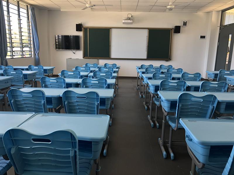 Photo shows classroom utilities including Chinese computers, televisions and projectors. (Photo/People\'s Daily Online)