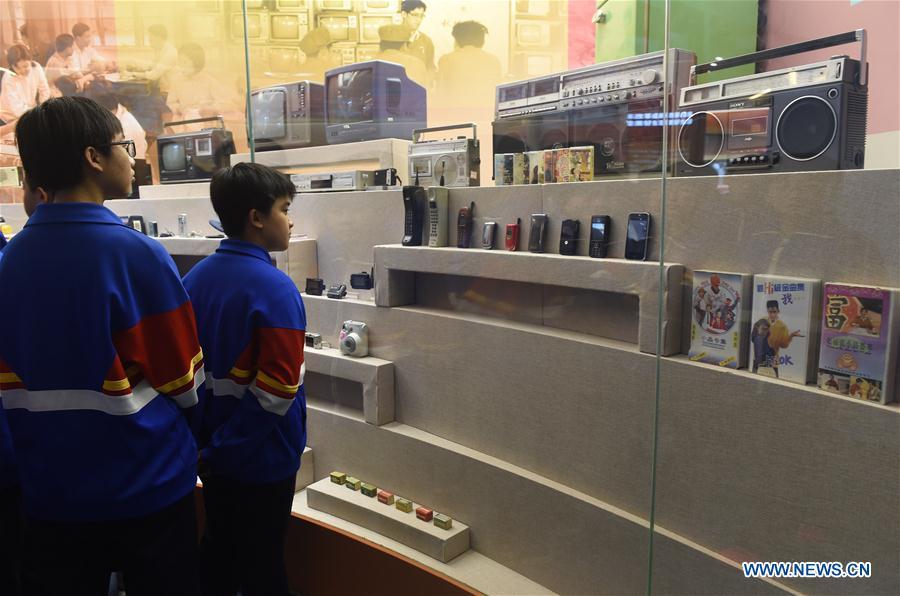 Students visit a major exhibition to commemorate the 40th anniversary of China\'s reform and opening-up held at the National Museum of China in Beijing, capital of China, Nov. 14, 2018. The exhibition opened here on Tuesday. (Xinhua/Luo Xiaoguang)
