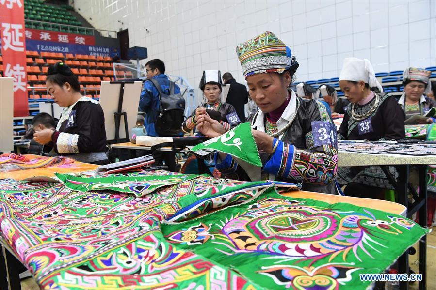 Competitors present embroidery skills during a manual skills competition held in Rongjiang County of Qiandongnan Miao and Dong Autonomous Prefecture, southwest China\'s Guizhou Province, on Nov. 15, 2018. A number of artisans from the county participated in the competition in aspects of spinning, weaving, wax printing, embroidery and so on. (Xinhua/Wang Bingzhen)