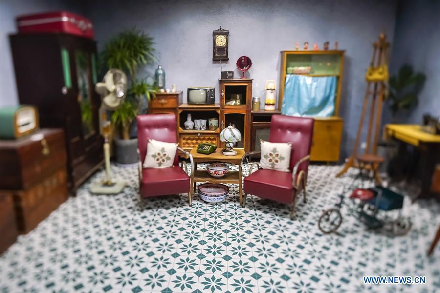 A vintage home setting is displayed at a major exhibition to commemorate the 40th anniversary of China\'s reform and opening-up at the National Museum of China in Beijing, capital of China, Nov. 15, 2018. Vintage objects are displayed at the exhibition which opened here on Tuesday to show visitors the history, accomplishments, and experience of China\'s reform and opening-up. (Xinhua/Shen Bohan)