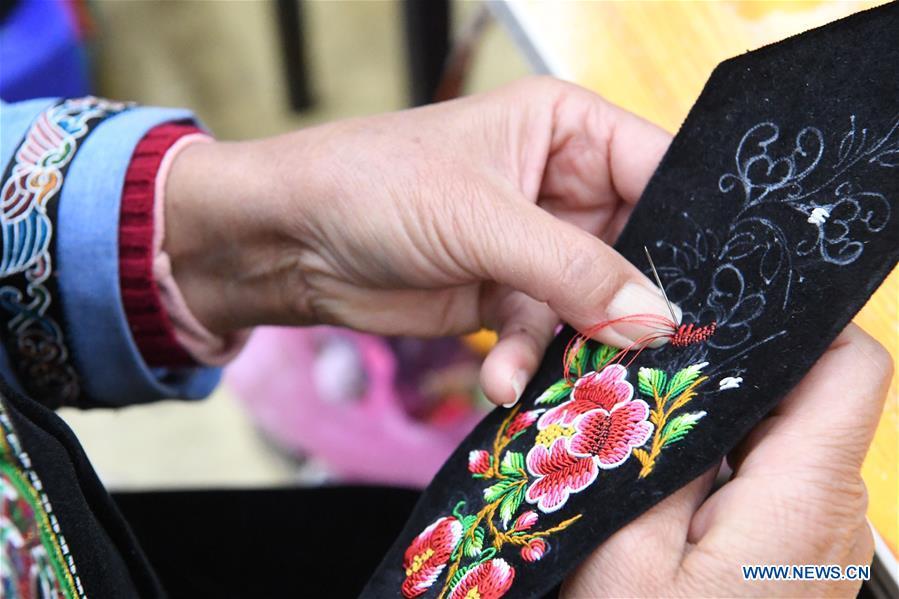 A competitor presents embroidery skills during a manual skills competition held in Rongjiang County of Qiandongnan Miao and Dong Autonomous Prefecture, southwest China\'s Guizhou Province, on Nov. 15, 2018. A number of artisans from the county participated in the competition in aspects of spinning, weaving, wax printing, embroidery and so on. (Xinhua/Wang Bingzhen)