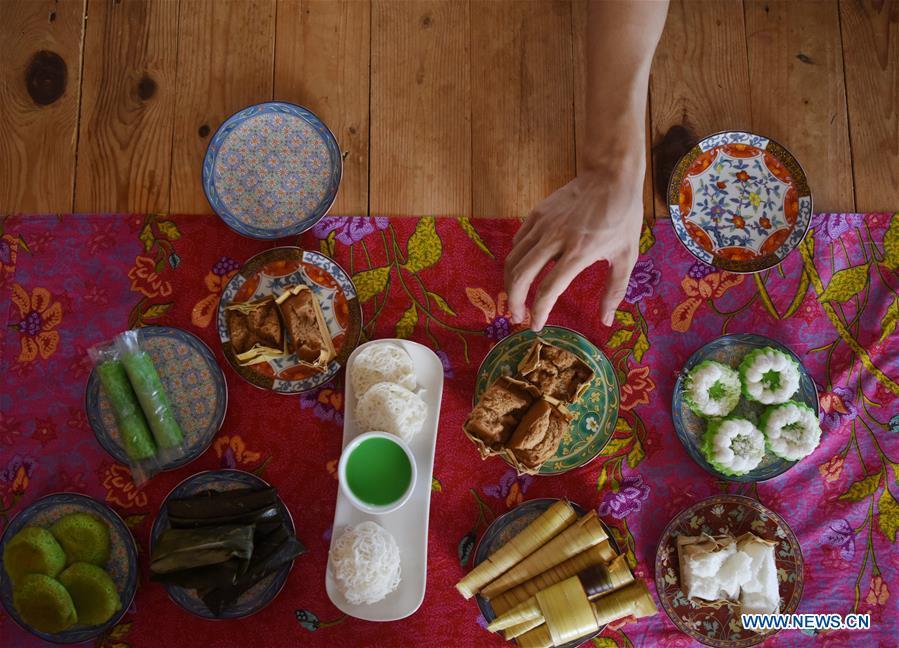 Photo taken on Nov. 18, 2018 shows traditional local food in Bandar Seri Begawan, capital of Brunei. (Xinhua/Wang Shen)