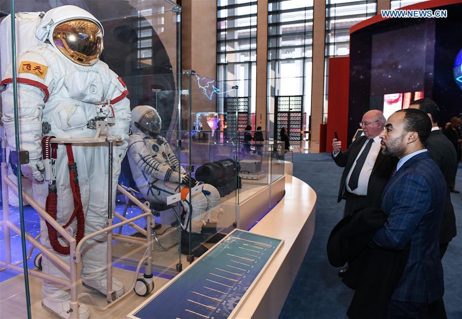 Foreign visitors view the spacesuits designed and made by China during a major exhibition to commemorate the 40th anniversary of China\'s reform and opening-up at the National Museum of China in Beijing, capital of China, Nov. 19, 2018. (Xinhua/Li He)