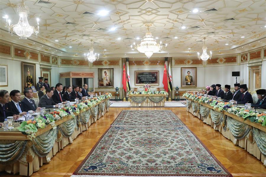 Chinese President Xi Jinping holds talks with Brunei\'s Sultan Haji Hassanal Bolkiah in Bandar Seri Begawan, Brunei, Nov. 19, 2018. (Xinhua/Ju Peng)