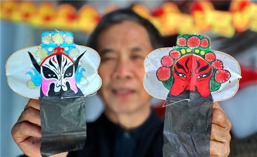Li works at his home in Yuncheng, East China\'s Shanxi Province, on Nov. 19, 2018.  (Photo/Asianewsphoto)
