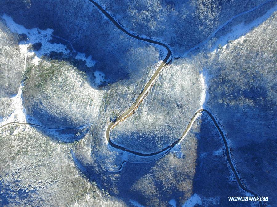 Aerial photo taken on Nov. 18, 2018 shows snow scenery at Dashui forest in Longping Town, Baokang County, central China\'s Hubei Province. (Xinhua/Yang Tao)