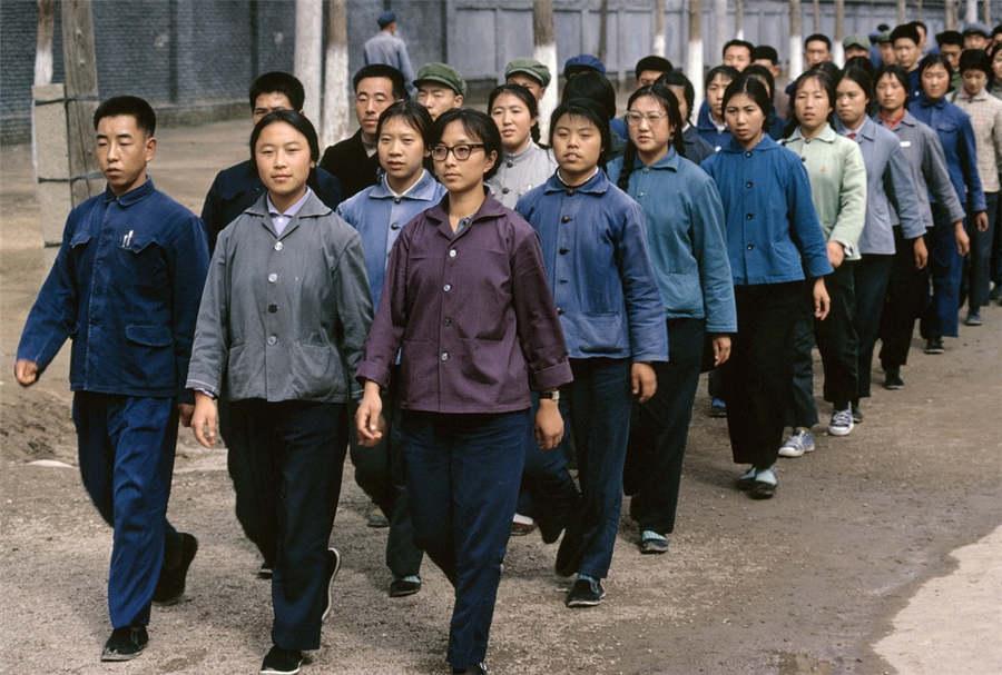 Workers are seen at a factory in Datong city, North China\'s Shanxi Province, 1973.  (Photo provided to chinadaily.com.cn)