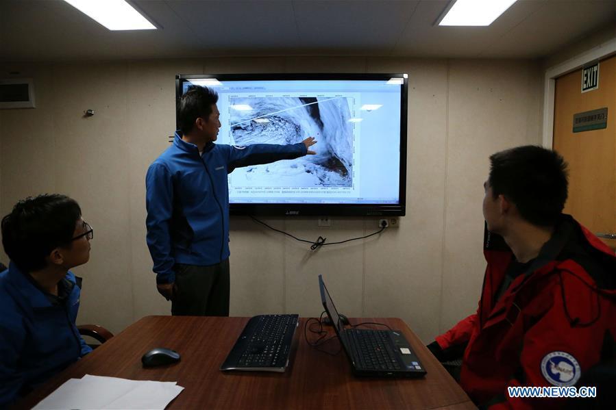 Captain of China\'s research icebreaker Xuelong and meteorological forecasters work on the ship on Nov. 21, 2018. The icebreaker, also known as the Snow Dragon, is on China\'s 35th Antarctic research expedition. At 6:22 p.m. Wednesday (local time), Xuelong crossed the stormy westerlies on its way toward China\'s Zhongshan Station in Antarctic. (Xinhua/Liu Shiping)