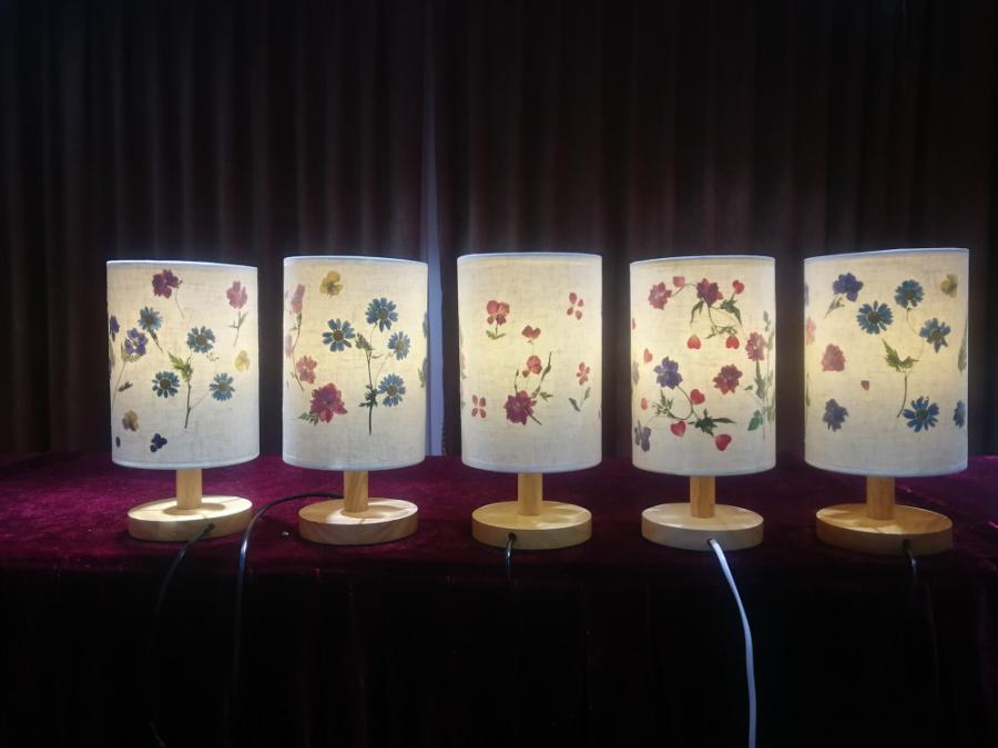 An artwork made of pressed flower by Liu Xianghuan. (Photo provided to chinadaily.com.cn)
Then she became a researcher of the laboratory and has overcome lots of technical challenges.

Now she teaches a course of pressed flower technology, which has become one of the most popular courses in the university.