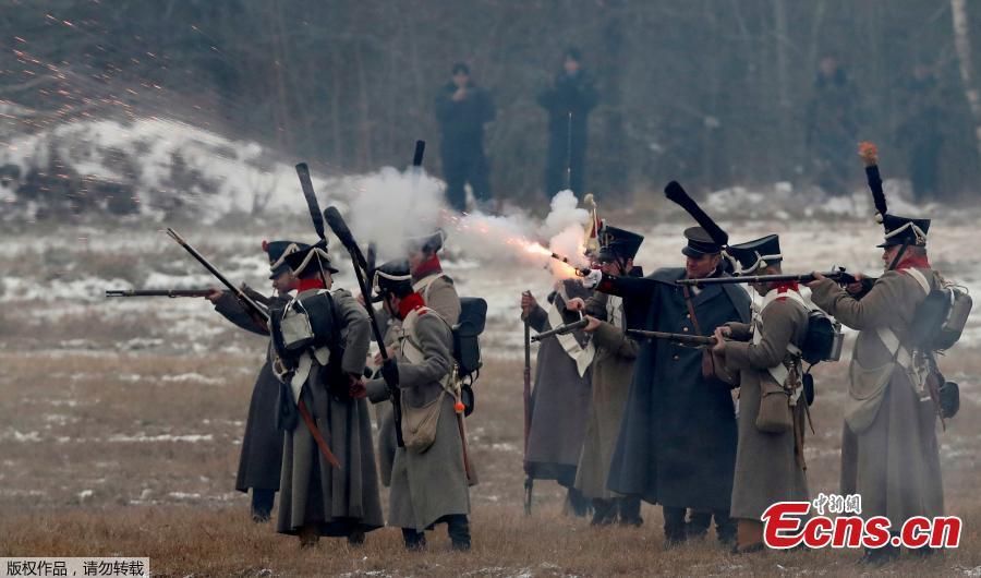 People dressed in the historic uniforms of the Imperial Russian army take part in a re-enactment of the 1812 Battle of Berezina, to mark the 206th anniversary of the battle, near the village of Bryli, Belarus, November 25, 2018. (Photo/Agencies)