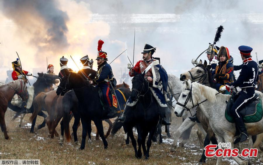 People dressed in the historic uniforms of the Imperial Russian and French armies take part in a re-enactment of the 1812 Battle of Berezina, to mark the 206th anniversary of the battle, near the village of Bryli, Belarus, November 25, 2018. (Photo/Agencies)