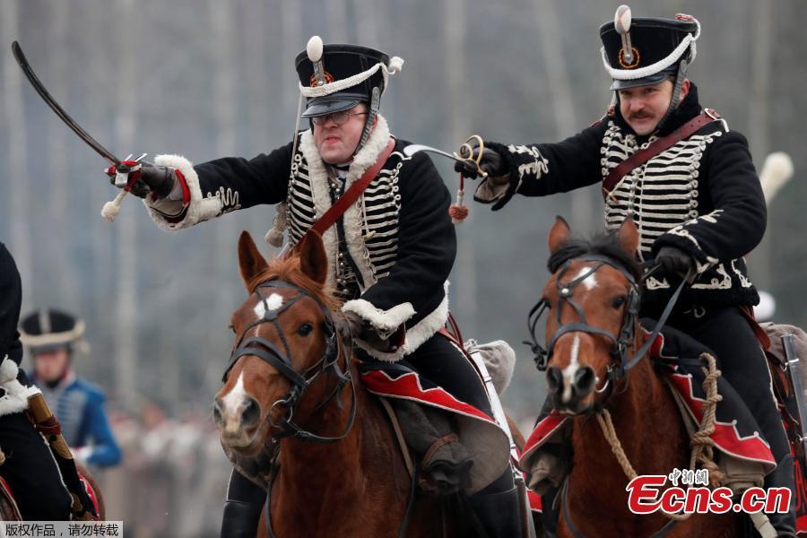 People dressed in the historic uniforms of the Imperial Russian army take part in a re-enactment of the 1812 Battle of Berezina, to mark the 206th anniversary of the battle, near the village of Bryli, Belarus, November 25, 2018.(Photo/Agencies)