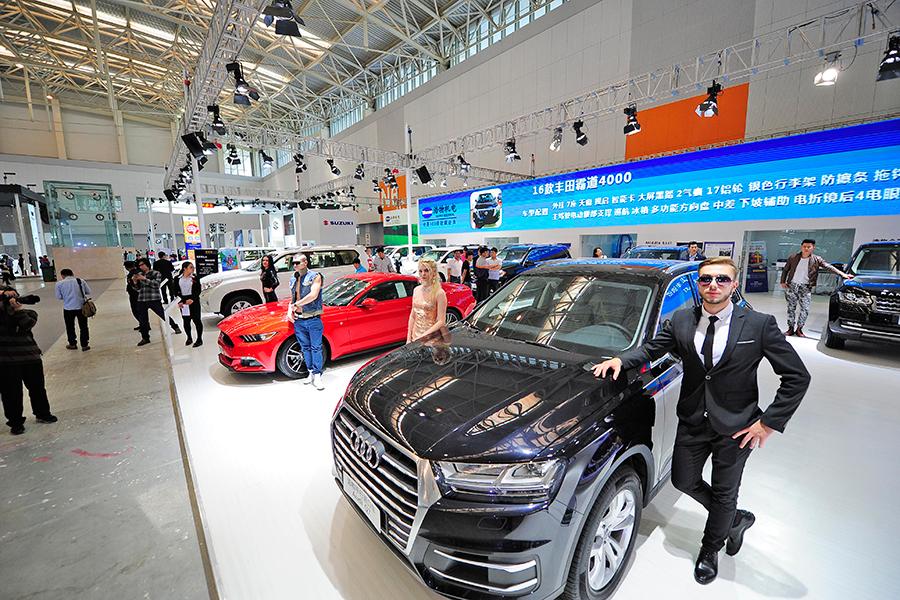 The parallel-import luxury car section at the 2016 China (Tianjin) international automobile exhibition in Tianjin. (Photo provided to China Daily)
Different focuses

Individuality is key, with each area drawing from its location to uniquely specialize in industries that fit it best.

Shanghai, for example, is continuing its path to becoming one of the world\'s leading financial centers, spearheaded by experiments in the city\'s FTZ.

By November, 41 renowned international financial institutions had set up 56 asset management companies in the Lujiazui Financial City area of the Shanghai Pilot FTZ.

Meanwhile, just a few kilometers away, the Zhejiang Pilot FTZ is going a wholly different route and is instead focusing on China\'s oil and gas industries.

\