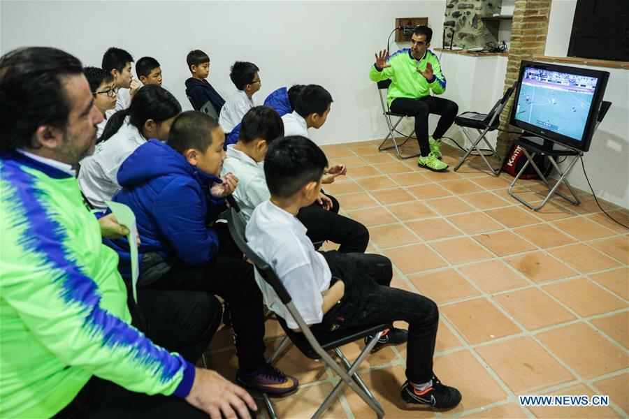 Coach Miguel Duran (R) instructs Chinese young football players on a match replay at the Sport CSHK training ground in Sant Esteve de Palautordera, Province of Barcelona, Spain, Nov. 24, 2018. Spain has a mature football industry which attracts many young Chinese football lovers. The Sport CSKH, founded by an overseas Chinese in Barcelona, has been a bridge linking Chinese young football players with Spanish football culture. (Xinhua/Zheng Huansong)
