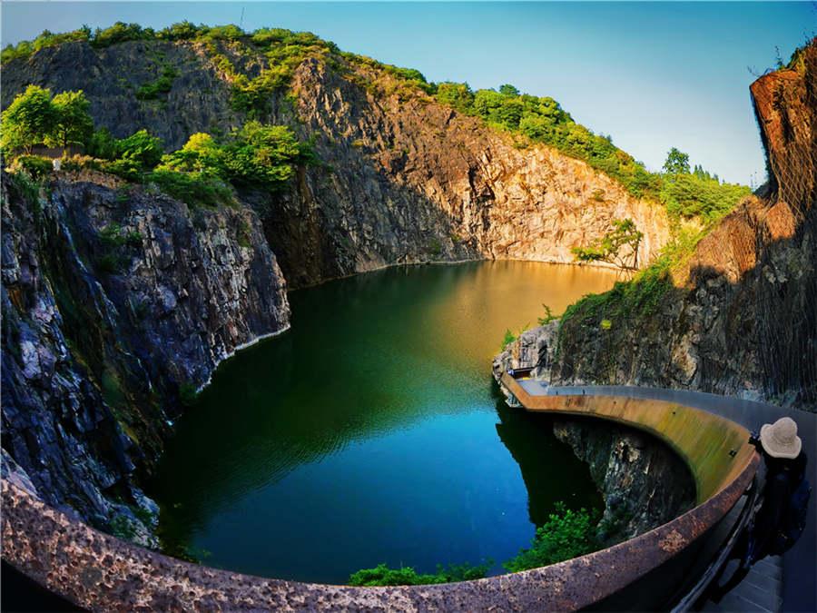 A view of the quarry garden.  (Photo provided to chinadaily.com.cn)