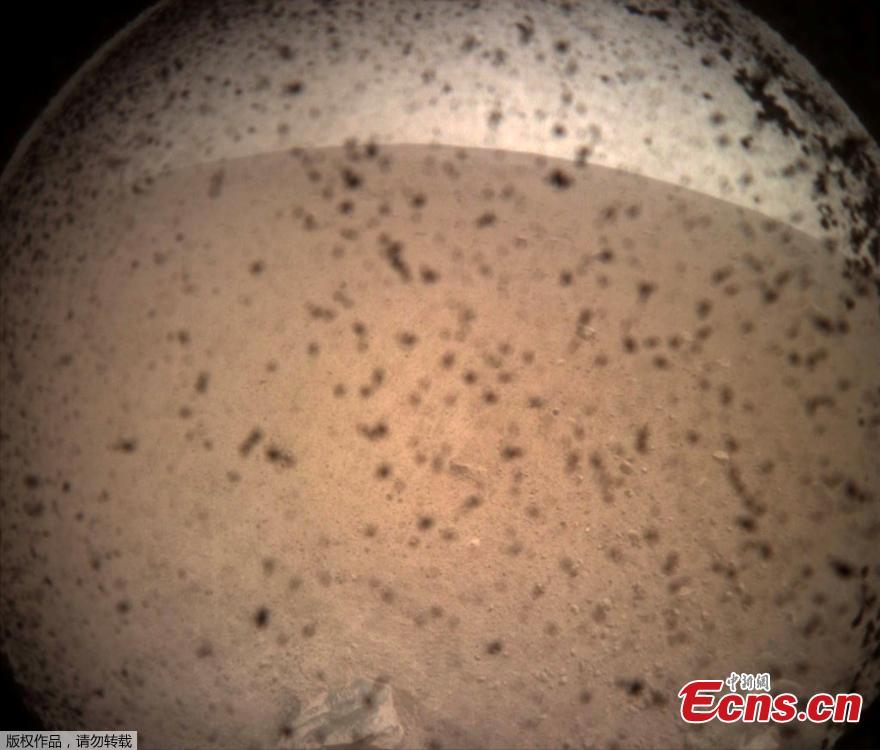 NASA\'s InSight Mars lander acquired this image of the area in front of the lander using its lander-mounted, Instrument Context Camera (ICC) with the ICC image field of view of 124 x 124 degrees, on Mars, November 26, 2018.  (Photo/Agencies)
