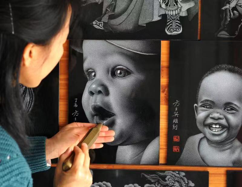 Fang Shiying modifies one of her slate \