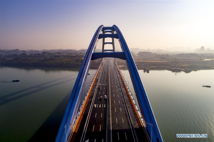 Aerial photo taken on Nov. 27, 2018 shows the Guantang bridge in Liuzhou, south China\'s Guangxi Zhuang Autonomous Region. The bridge, spanning over a distance of 457 meters, opened to traffic on Tuesday. (Xinhua/Li Bin)