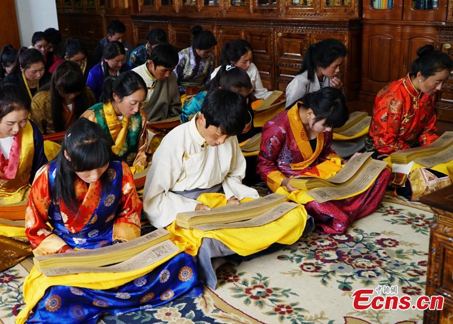 Students at the Tibetan Traditional Medicine College read the Gyud zhi (the Four Tantras) in Lhasa, capital city of the Tibetan autonomous region.  The 13th session of the UNESCO Intergovernmental Committee for the Safeguarding of the Intangible Cultural Heritage inscribed Lum medicinal bathing of Sowa Rigpa onto the Representative List of the Intangible Cultural Heritage of Humanity, at a convention held in Port Louis, capital of the Republic of Mauritius, Nov. 28, 2018.(Photo provided by the National Center for the Safeguarding of the Intangible Cultural Heritage in China)