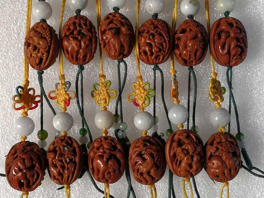 Peach pit carvings by Li Chen, a 53-year-old artist in Anshan village of Tumen city, Northeast China\'s Jilin Province. (Photo provided to chinadaily.com.cn)

Once he picked up a peach pit and carved it into a cute rabbit, sparking his interest in the art form.

Since then, he has created lots of peach pit carvings in his spare time, winning several national awards.

Pit carving, or hediao in Chinese, has a long history. It has received newfound popularity since around 2008, when the old technique was put onto the National Intangible Cultural Heritage List.