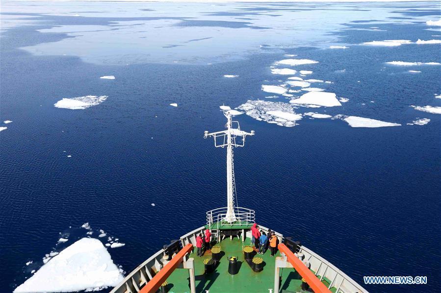 China\'s research icebreaker Xuelong, or Snow Dragon, sails at the Prydz Bay in Antarctica, Nov. 29, 2018. Xuelong, carrying a research team on the country\'s 35th Antarctic expedition, set sail from Shanghai on Nov. 2 and passed Prydz Bay, the last sea area before arriving at China\'s Zhongshan Station in Antarctica. (Xinhua/Liu Shiping)